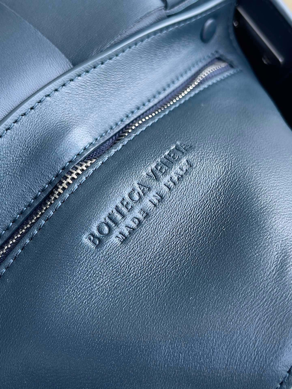 Bottega Veneta Bottega Veneta Cassette With Versatile Strap 레플리카 8번 이미지 - Bag | 세미샵 레플리카 사이트