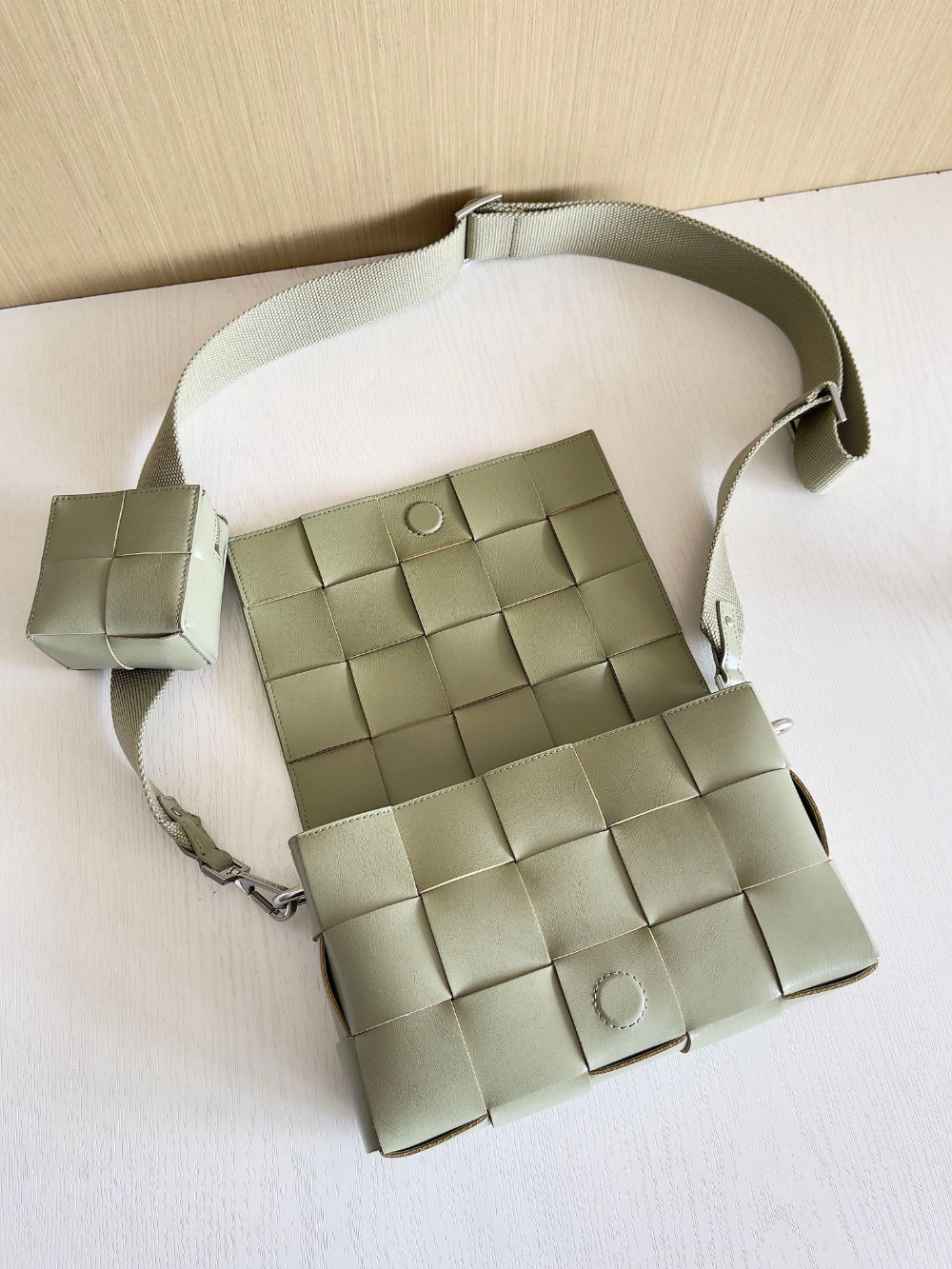 Bottega Veneta Bottega Veneta Cassette With Versatile Strap 레플리카 6번 이미지 - Bag | 세미샵 레플리카 사이트