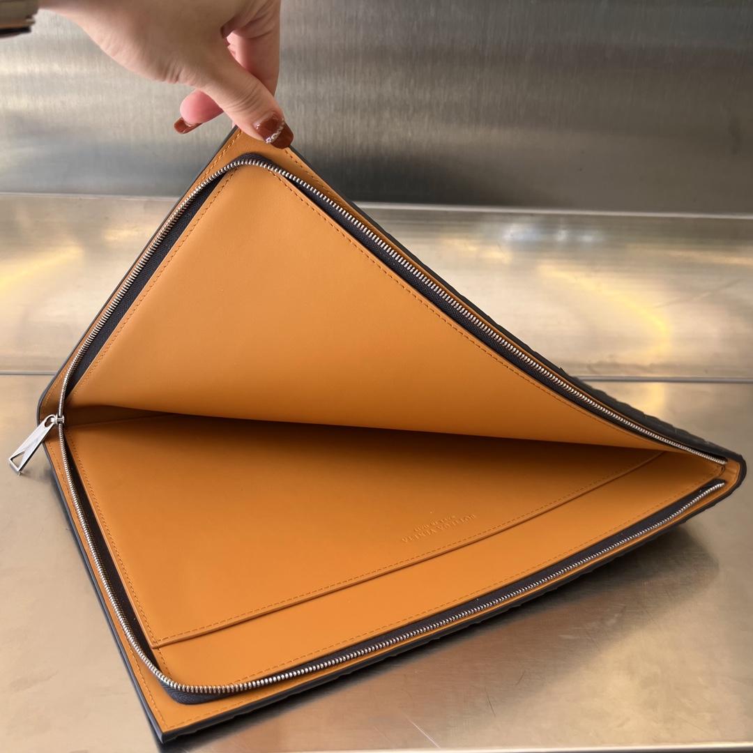 Bottega Veneta Bottega Veneta Intrecciato Half Zip Pouch 레플리카 13번 이미지 - Bag | 세미샵 레플리카 사이트