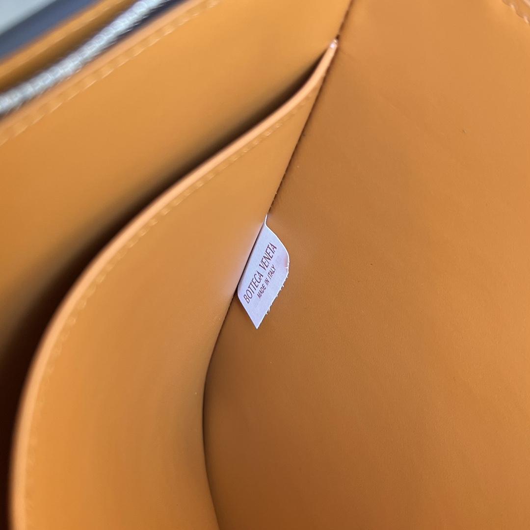 Bottega Veneta Bottega Veneta Intrecciato Half Zip Pouch 레플리카 15번 이미지 - Bag | 세미샵 레플리카 사이트