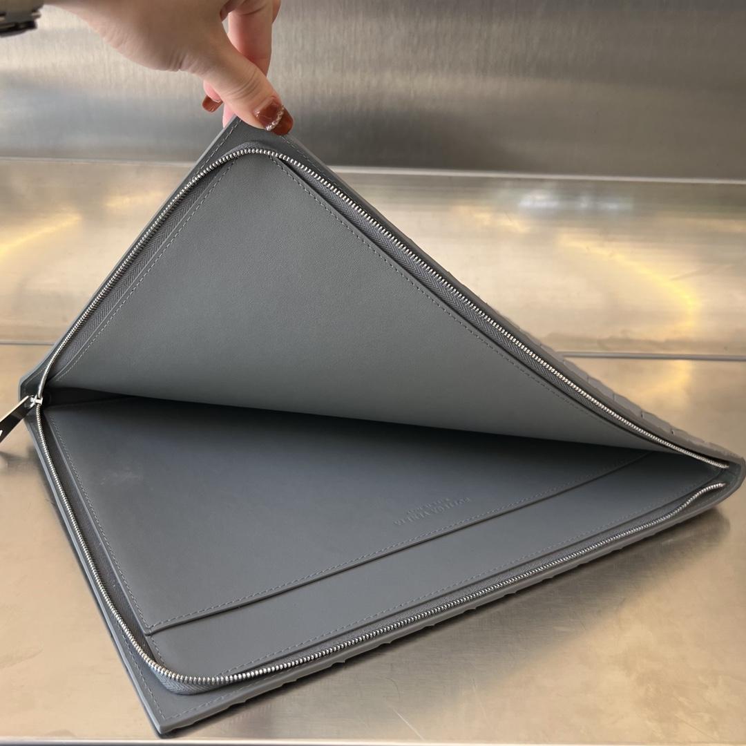 Bottega Veneta Bottega Veneta Intrecciato Half Zip Pouch 레플리카 28번 이미지 - Bag | 세미샵 레플리카 사이트