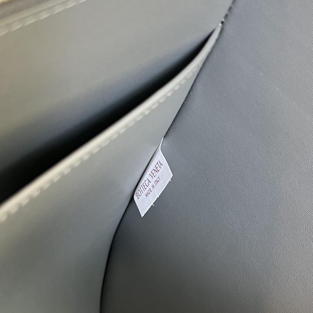 Bottega Veneta Bottega Veneta Intrecciato Half Zip Pouch 레플리카 30번 이미지 - Bag | 세미샵 레플리카 사이트