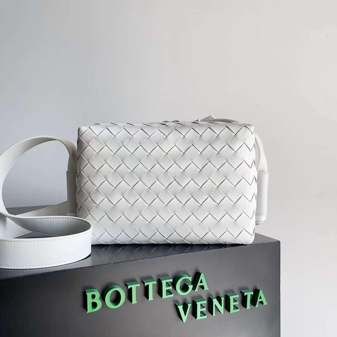 Bottega Veneta Intrecciato Loop Camera