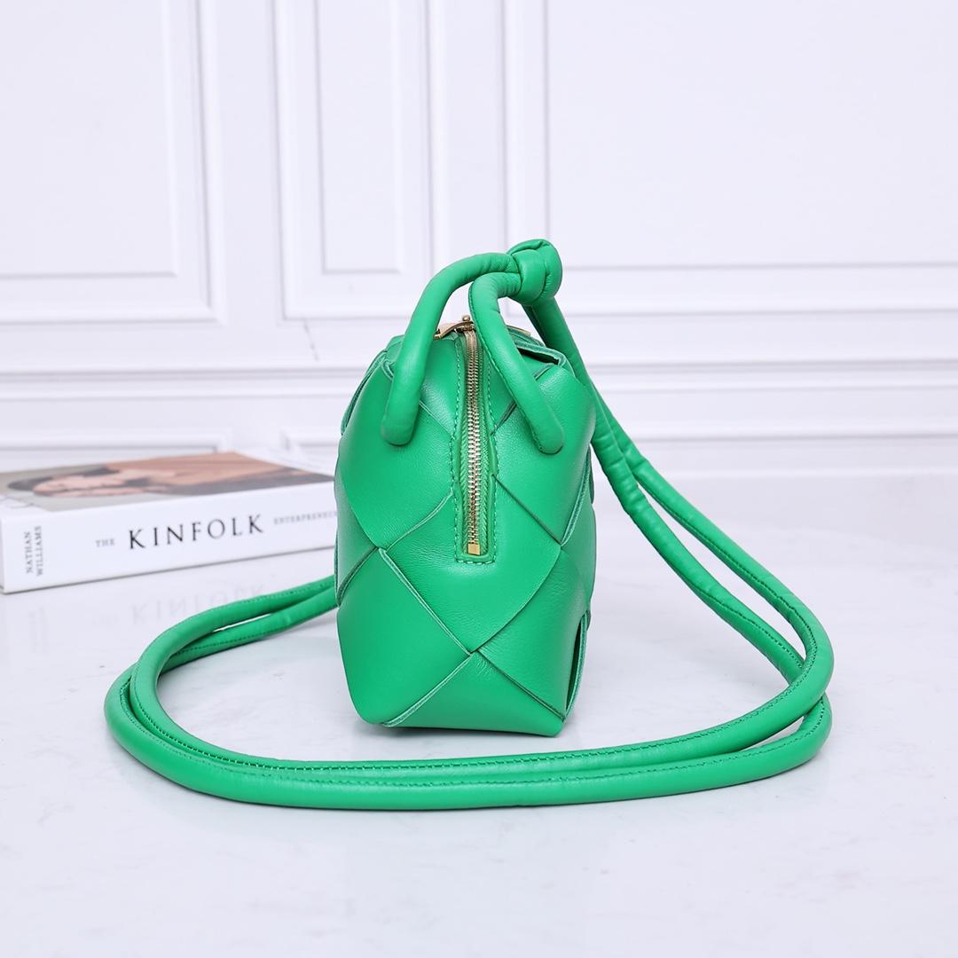 Bottega Veneta Bottega Veneta Mini Cassette Camera Bag 레플리카 2번 이미지 - Bag | 세미샵 레플리카 사이트