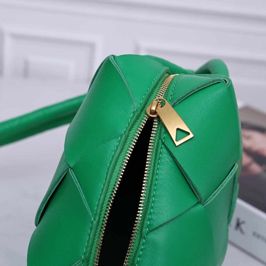 Bottega Veneta Bottega Veneta Mini Cassette Camera Bag 레플리카 5번 이미지 - Bag | 세미샵 레플리카 사이트