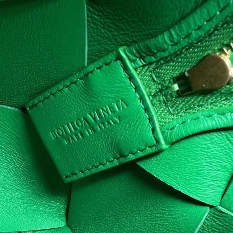 Bottega Veneta Bottega Veneta Mini Cassette Camera Bag 레플리카 8번 이미지 - Bag | 세미샵 레플리카 사이트