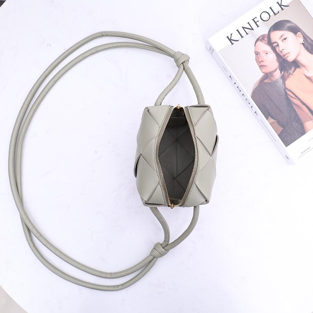 Bottega Veneta Bottega Veneta Mini Cassette Camera Bag 레플리카 22번 이미지 - Bag | 세미샵 레플리카 사이트