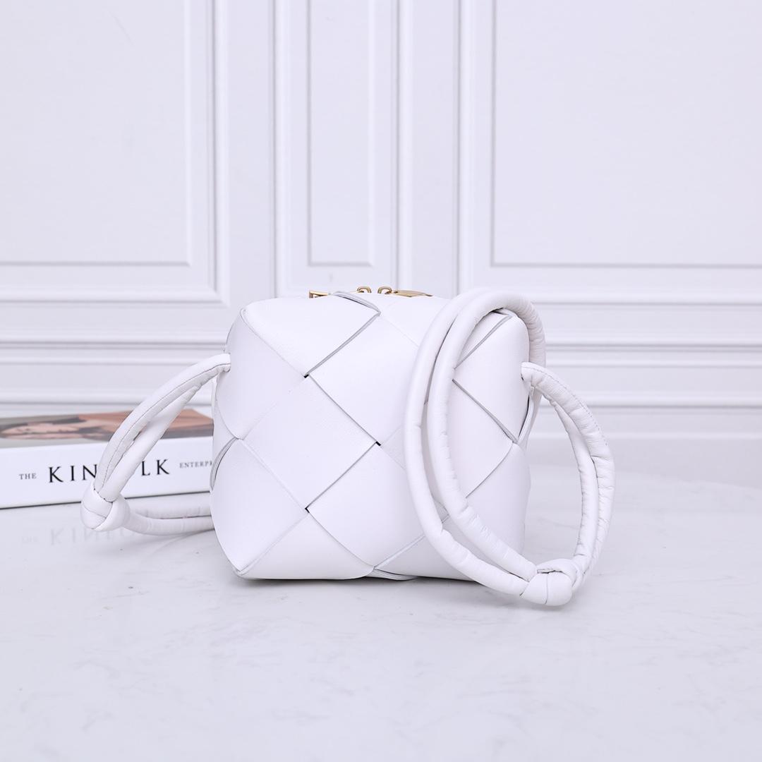 Bottega Veneta Bottega Veneta Mini Cassette Camera Bag 레플리카 25번 이미지 - Bag | 세미샵 레플리카 사이트
