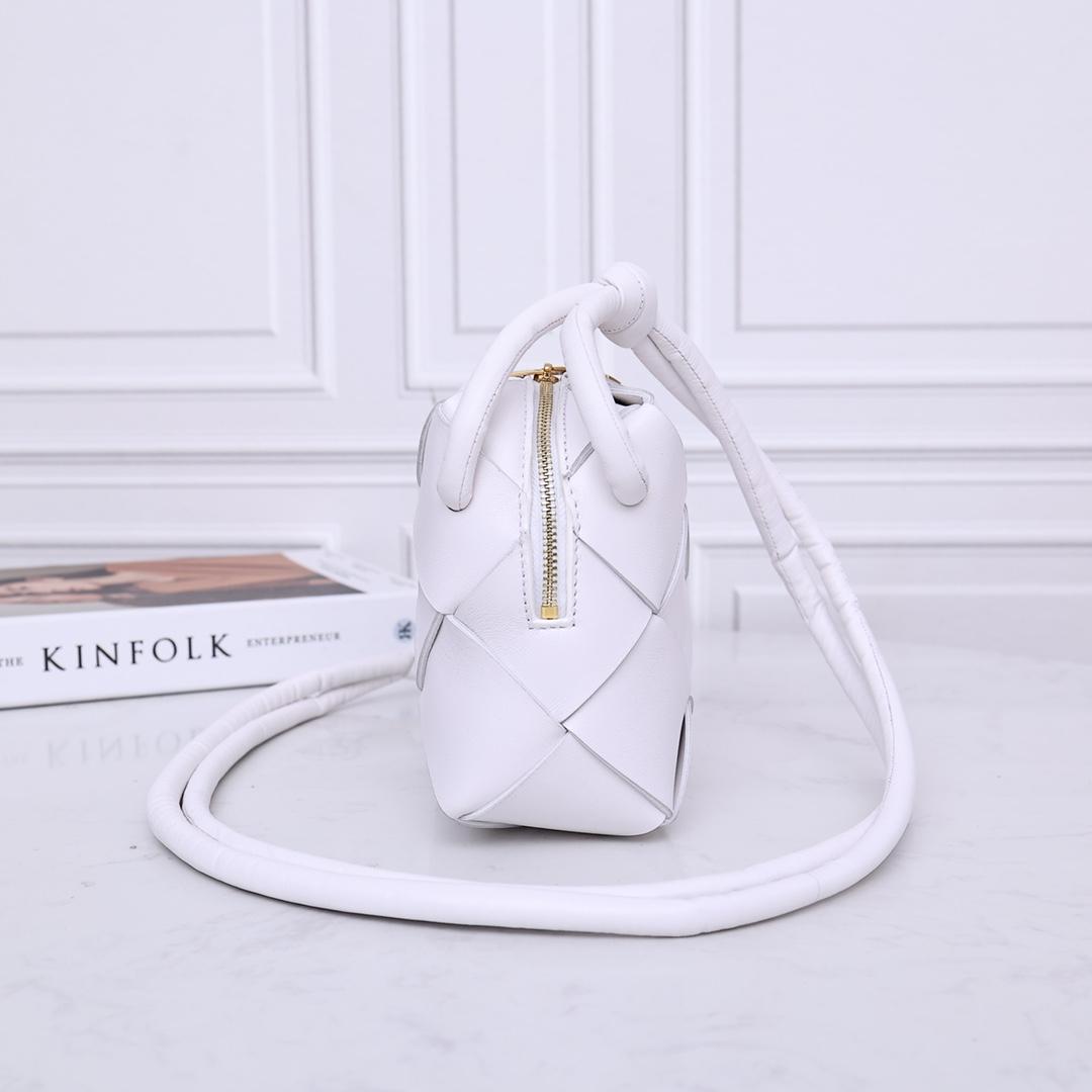 Bottega Veneta Bottega Veneta Mini Cassette Camera Bag 레플리카 26번 이미지 - Bag | 세미샵 레플리카 사이트