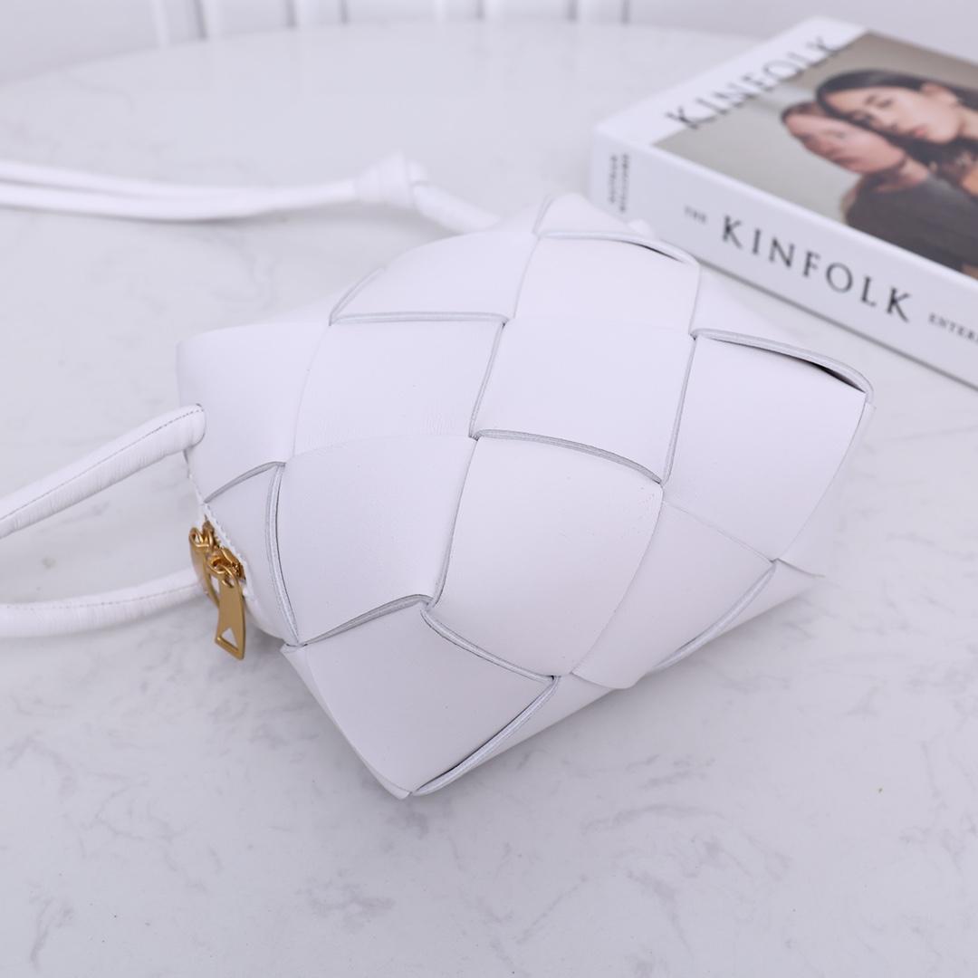 Bottega Veneta Bottega Veneta Mini Cassette Camera Bag 레플리카 27번 이미지 - Bag | 세미샵 레플리카 사이트