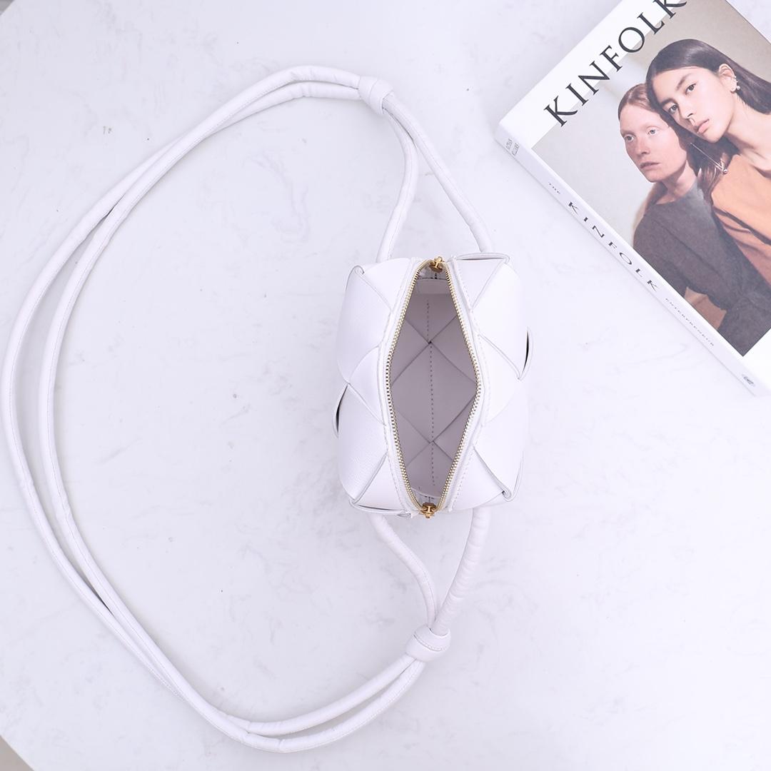 Bottega Veneta Bottega Veneta Mini Cassette Camera Bag 레플리카 30번 이미지 - Bag | 세미샵 레플리카 사이트