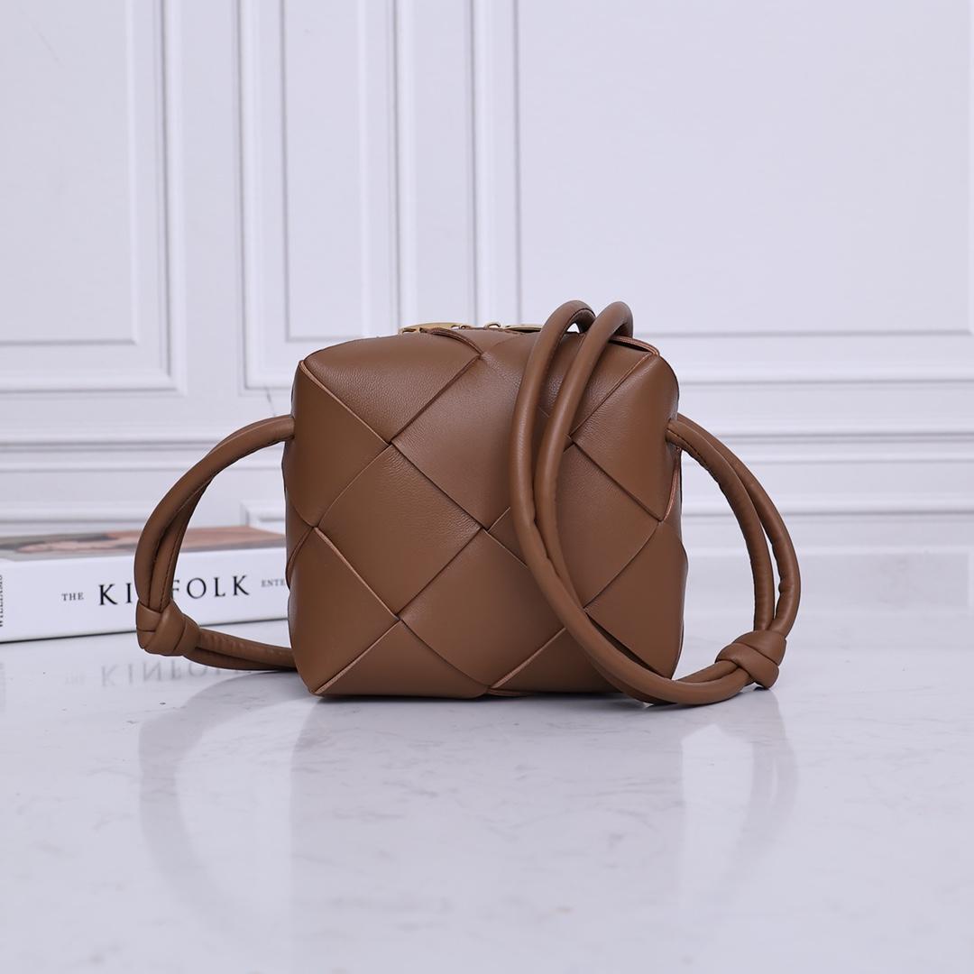 Bottega Veneta Bottega Veneta Mini Cassette Camera Bag 레플리카 49번 이미지 - Bag | 세미샵 레플리카 사이트