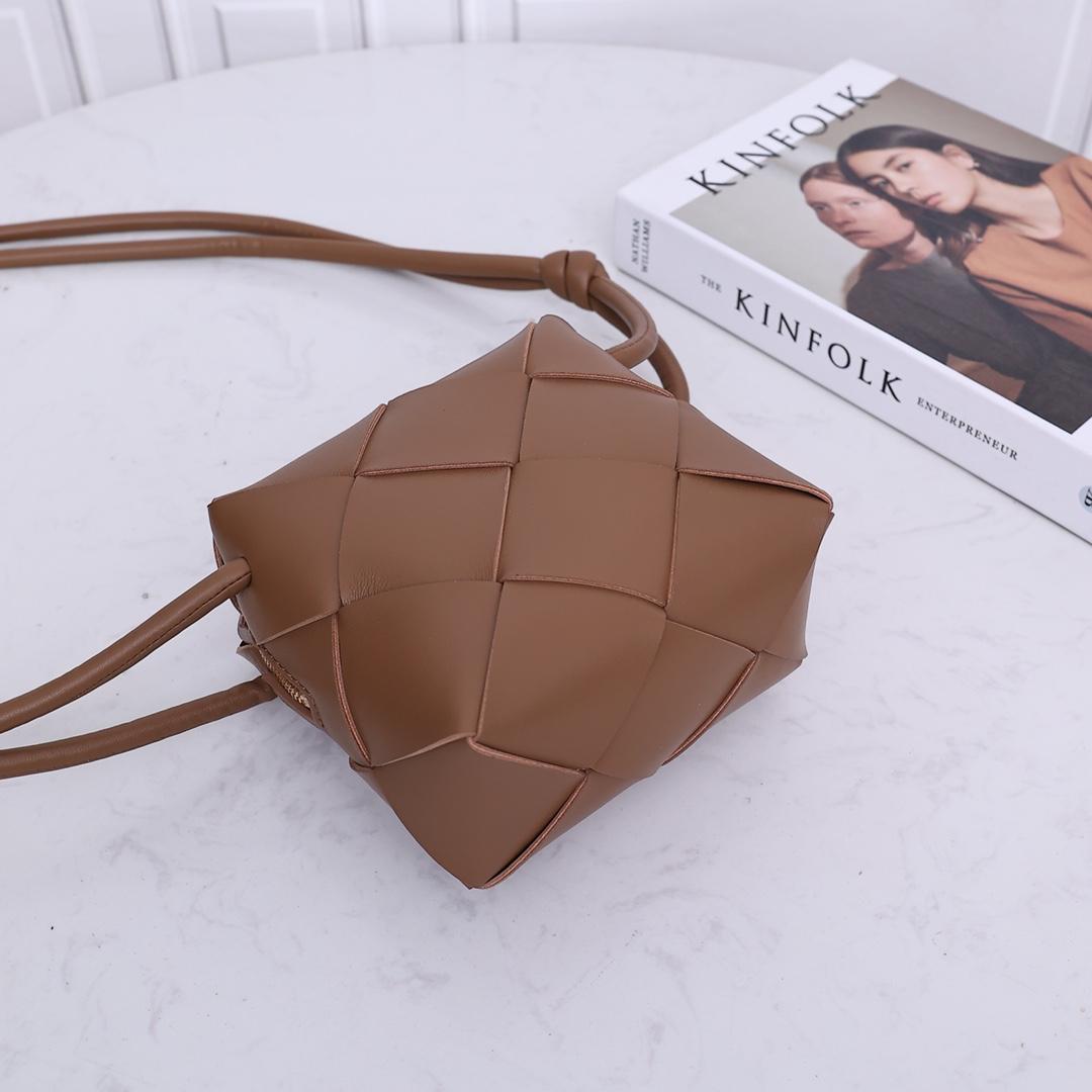 Bottega Veneta Bottega Veneta Mini Cassette Camera Bag 레플리카 51번 이미지 - Bag | 세미샵 레플리카 사이트