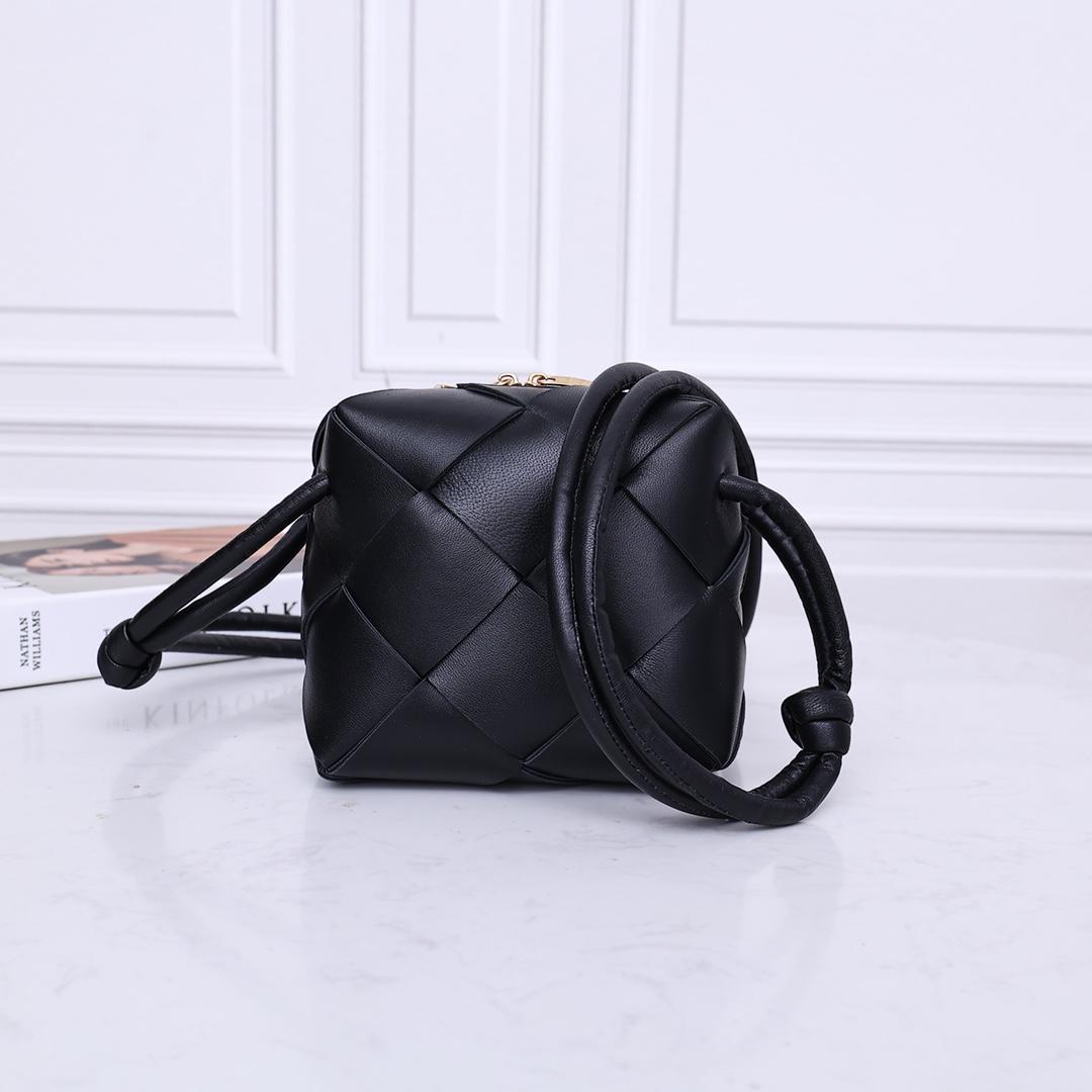 Bottega Veneta Bottega Veneta Mini Cassette Camera Bag 레플리카 65번 이미지 - Bag | 세미샵 레플리카 사이트