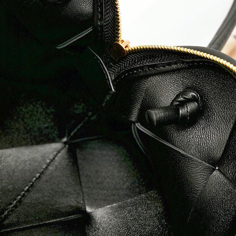 Bottega Veneta Bottega Veneta Mini Cassette Camera Bag 레플리카 71번 이미지 - Bag | 세미샵 레플리카 사이트