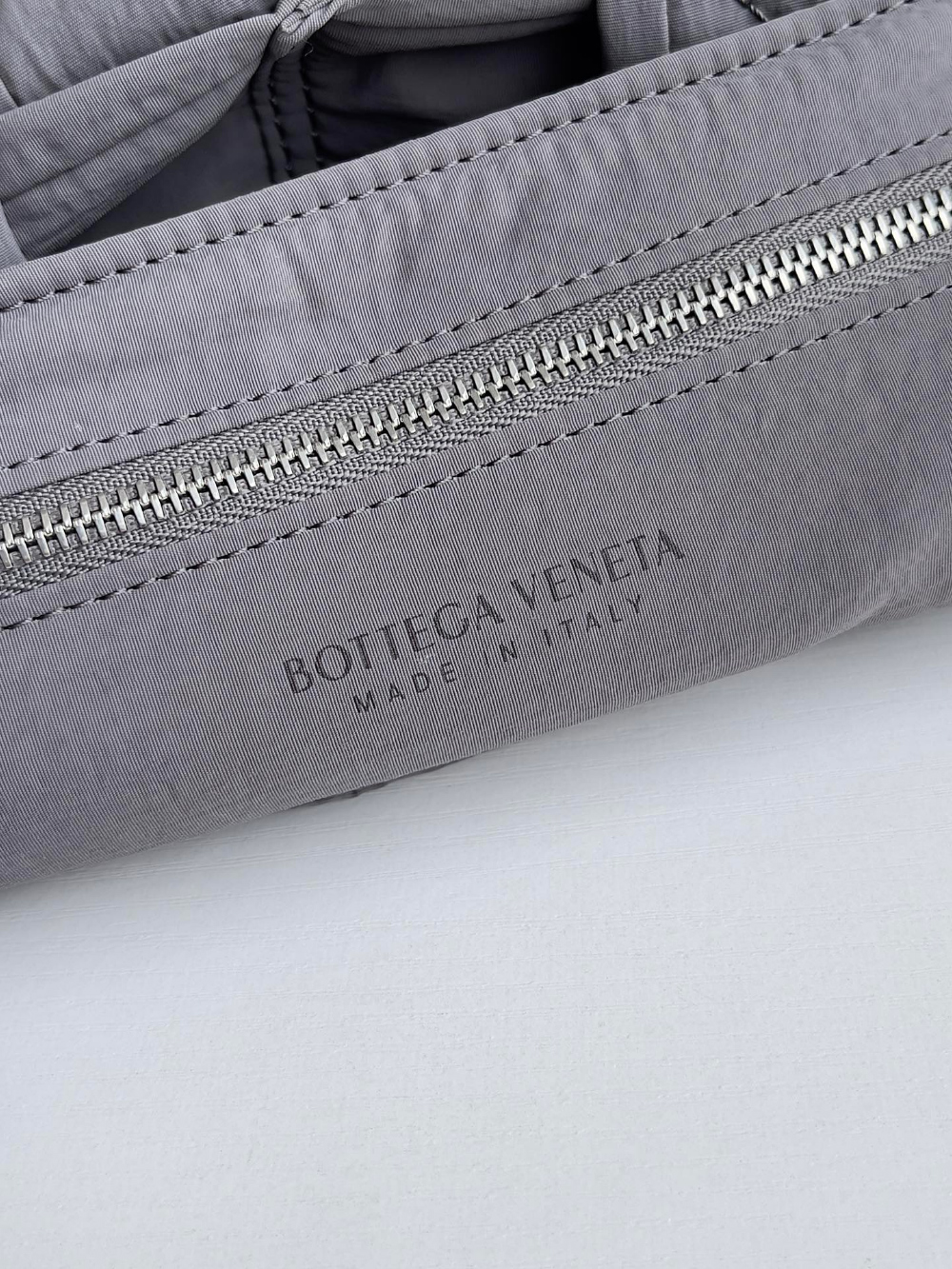 Bottega Veneta Bottega Veneta Small Padded Tech Cassette 레플리카 8번 이미지 - Bag | 세미샵 레플리카 사이트