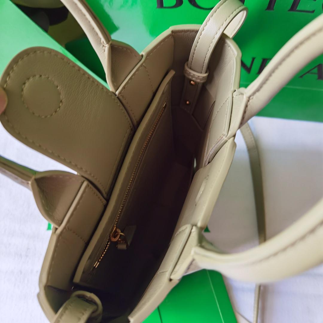 Bottega Veneta Bottega Veneta intrecio Tote Cross 레플리카 26번 이미지 - Bag | 세미샵 레플리카 사이트