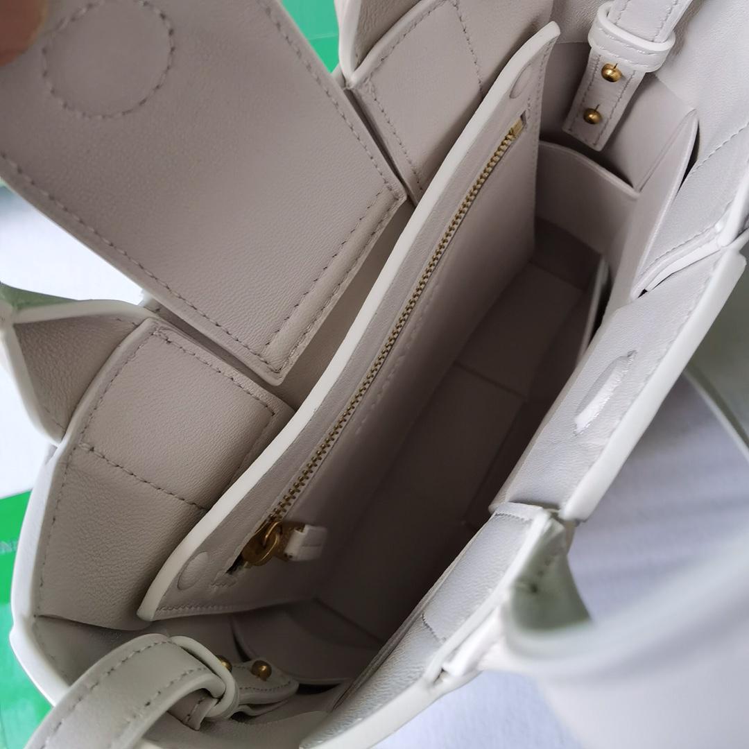 Bottega Veneta Bottega Veneta intrecio Tote Cross 레플리카 43번 이미지 - Bag | 세미샵 레플리카 사이트