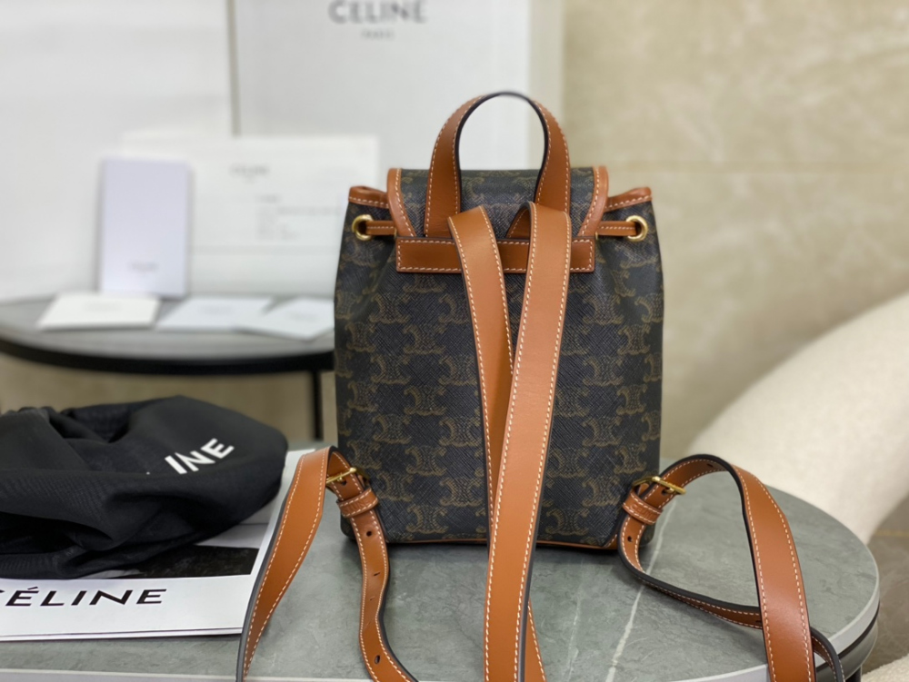 C E L I N E Celine Backpack Folco in Triomphe Canvas and Calfskin 레플리카 2번 이미지 - Bag | 세미샵 레플리카 사이트