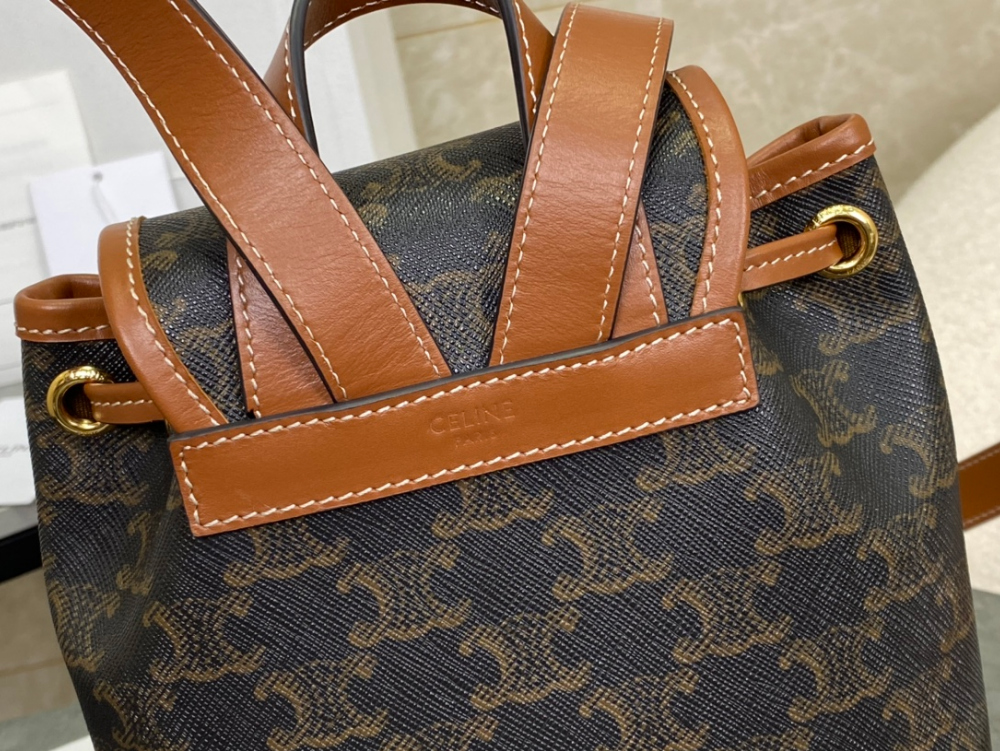 C E L I N E Celine Backpack Folco in Triomphe Canvas and Calfskin 레플리카 5번 이미지 - Bag | 세미샵 레플리카 사이트