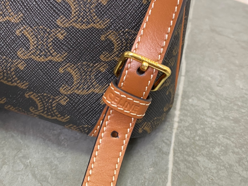 C E L I N E Celine Backpack Folco in Triomphe Canvas and Calfskin 레플리카 6번 이미지 - Bag | 세미샵 레플리카 사이트