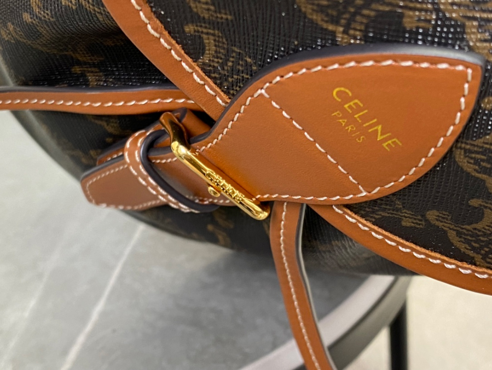 C E L I N E Celine Backpack Folco in Triomphe Canvas and Calfskin 레플리카 8번 이미지 - Bag | 세미샵 레플리카 사이트
