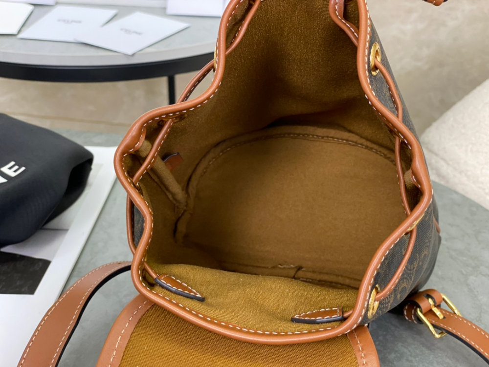 C E L I N E Celine Backpack Folco in Triomphe Canvas and Calfskin 레플리카 9번 이미지 - Bag | 세미샵 레플리카 사이트