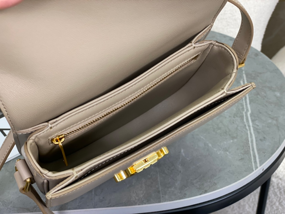Celine Besace Clea Calfskin - 상세 이미지