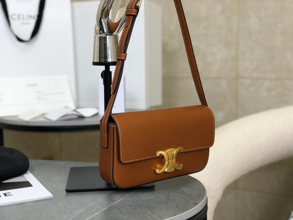 C E L I N E Celine Claude Triomphe Shoulder Bag Calfskin 레플리카 3번 이미지 - Bag | 세미샵 레플리카 사이트