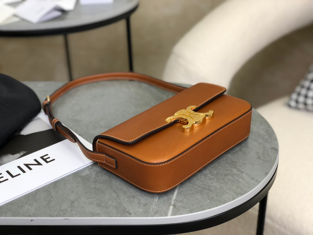 C E L I N E Celine Claude Triomphe Shoulder Bag Calfskin 레플리카 4번 이미지 - Bag | 세미샵 레플리카 사이트