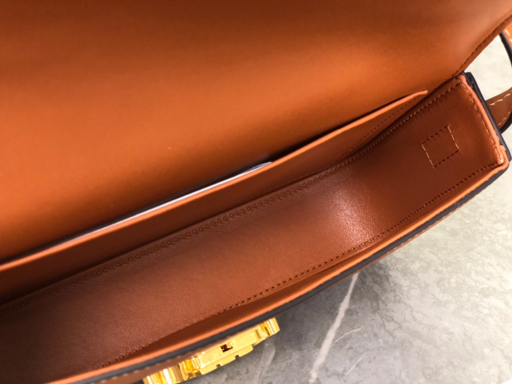 C E L I N E Celine Claude Triomphe Shoulder Bag Calfskin 레플리카 8번 이미지 - Bag | 세미샵 레플리카 사이트