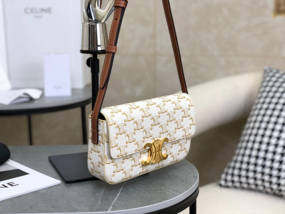 C E L I N E Celine Claude Triomphe Shoulder Bag Calfskin 레플리카 3번 이미지 - Bag | 세미샵 레플리카 사이트