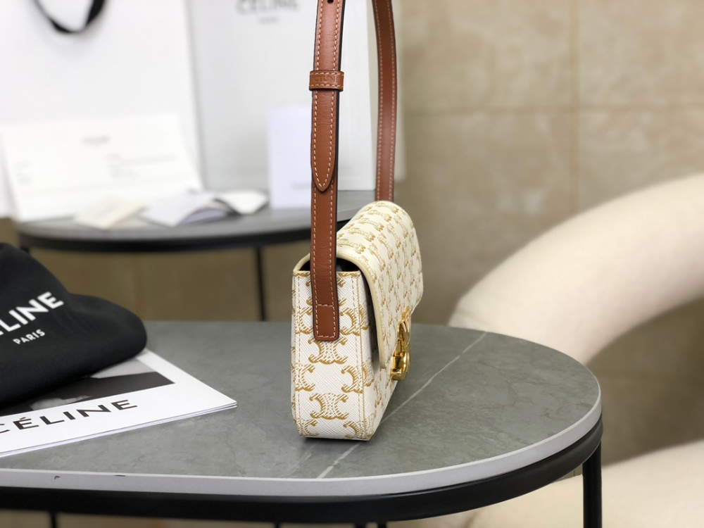 C E L I N E Celine Claude Triomphe Shoulder Bag Calfskin 레플리카 4번 이미지 - Bag | 세미샵 레플리카 사이트