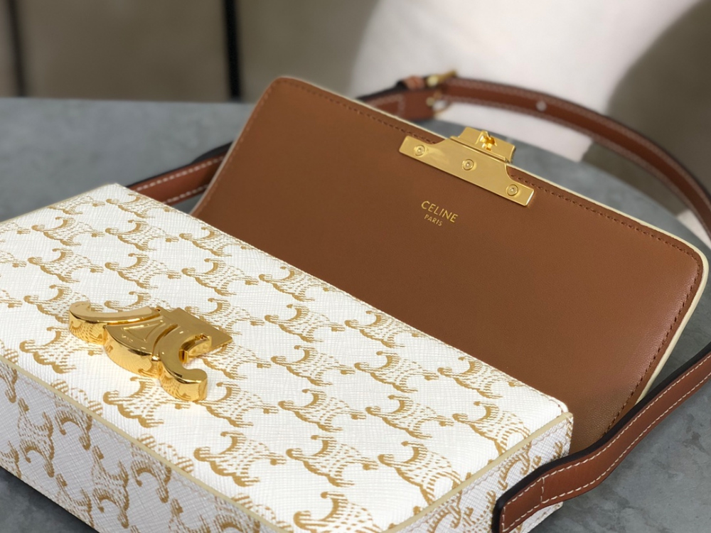 C E L I N E Celine Claude Triomphe Shoulder Bag Calfskin 레플리카 8번 이미지 - Bag | 세미샵 레플리카 사이트