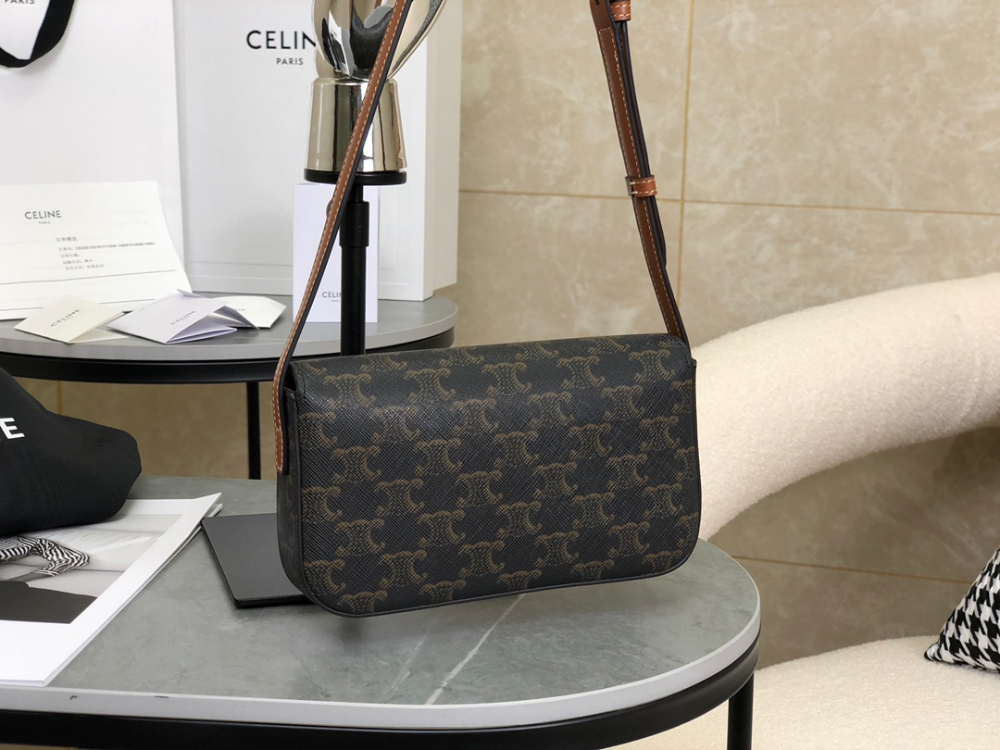 C E L I N E Celine Claude Triomphe Shoulder Bag Calfskin 레플리카 2번 이미지 - Bag | 세미샵 레플리카 사이트