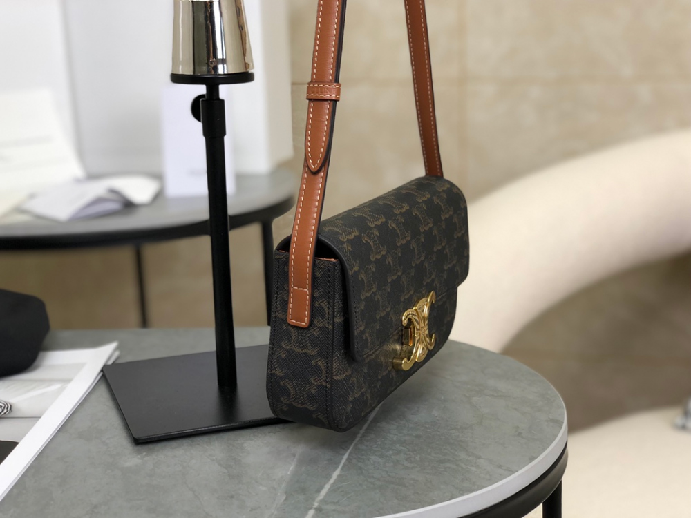 C E L I N E Celine Claude Triomphe Shoulder Bag Calfskin 레플리카 4번 이미지 - Bag | 세미샵 레플리카 사이트
