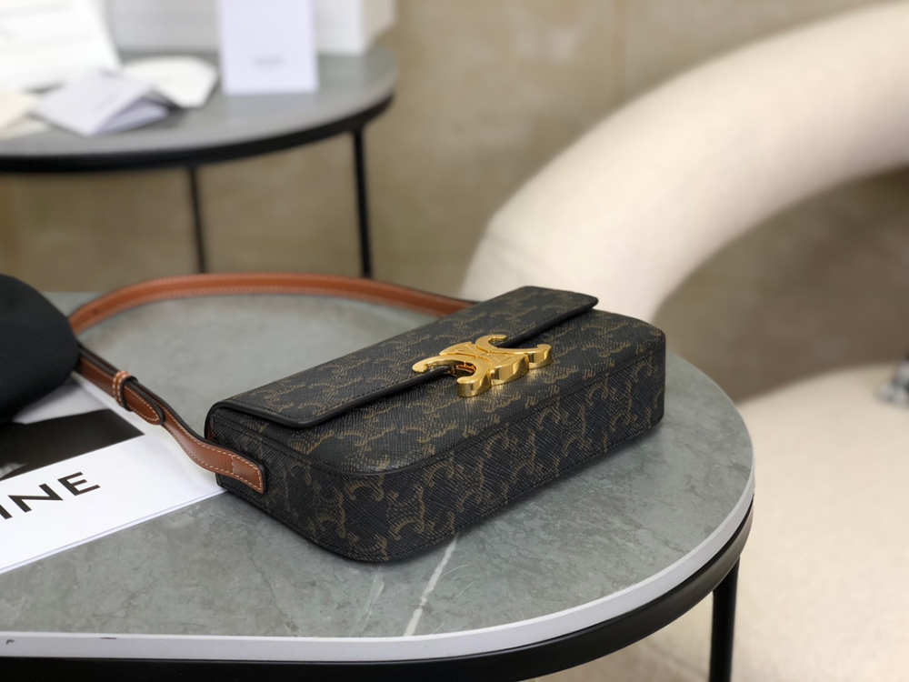 C E L I N E Celine Claude Triomphe Shoulder Bag Calfskin 레플리카 7번 이미지 - Bag | 세미샵 레플리카 사이트