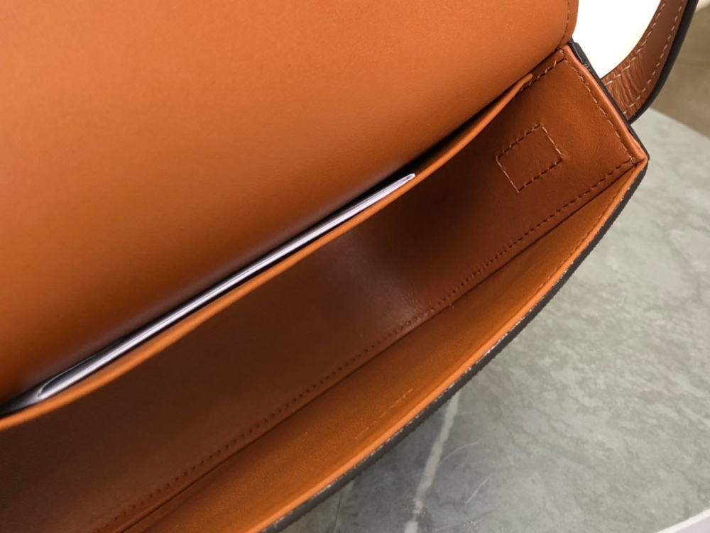 C E L I N E Celine Claude Triomphe Shoulder Bag Calfskin 레플리카 9번 이미지 - Bag | 세미샵 레플리카 사이트