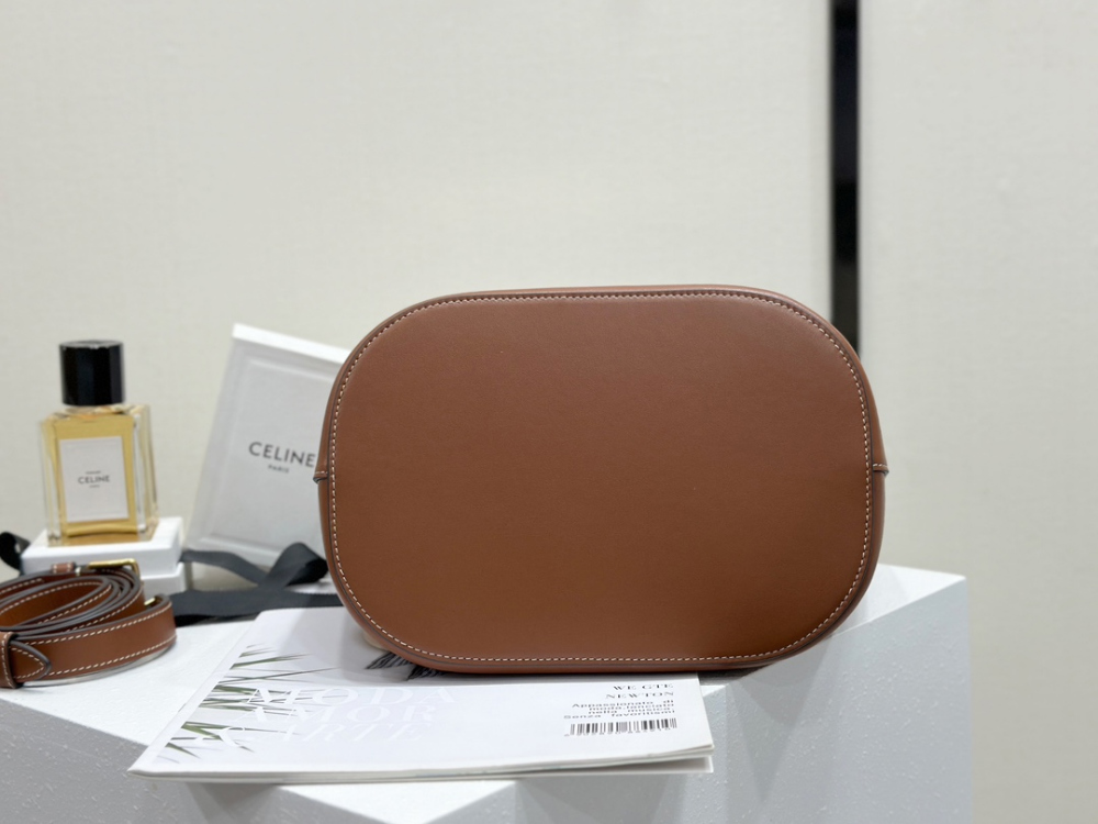 Celine Louise Bag Soft Calfskin - 상세 이미지
