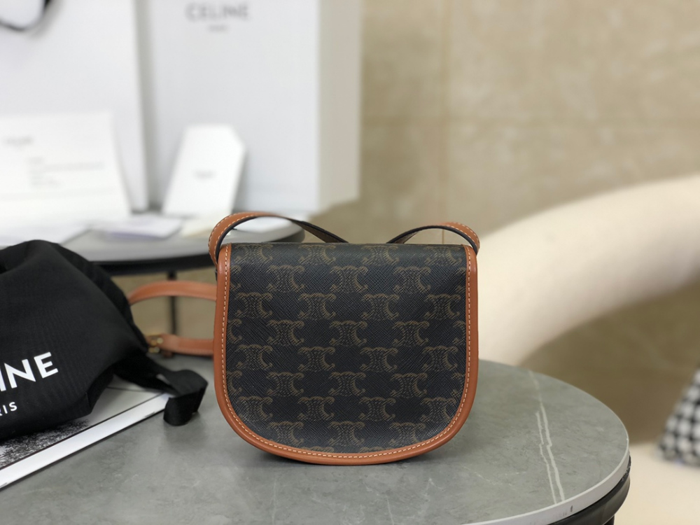 C E L I N E Celine Mini Besace Triomphe Canvas and Calfskin 레플리카 2번 이미지 - Bag | 세미샵 레플리카 사이트