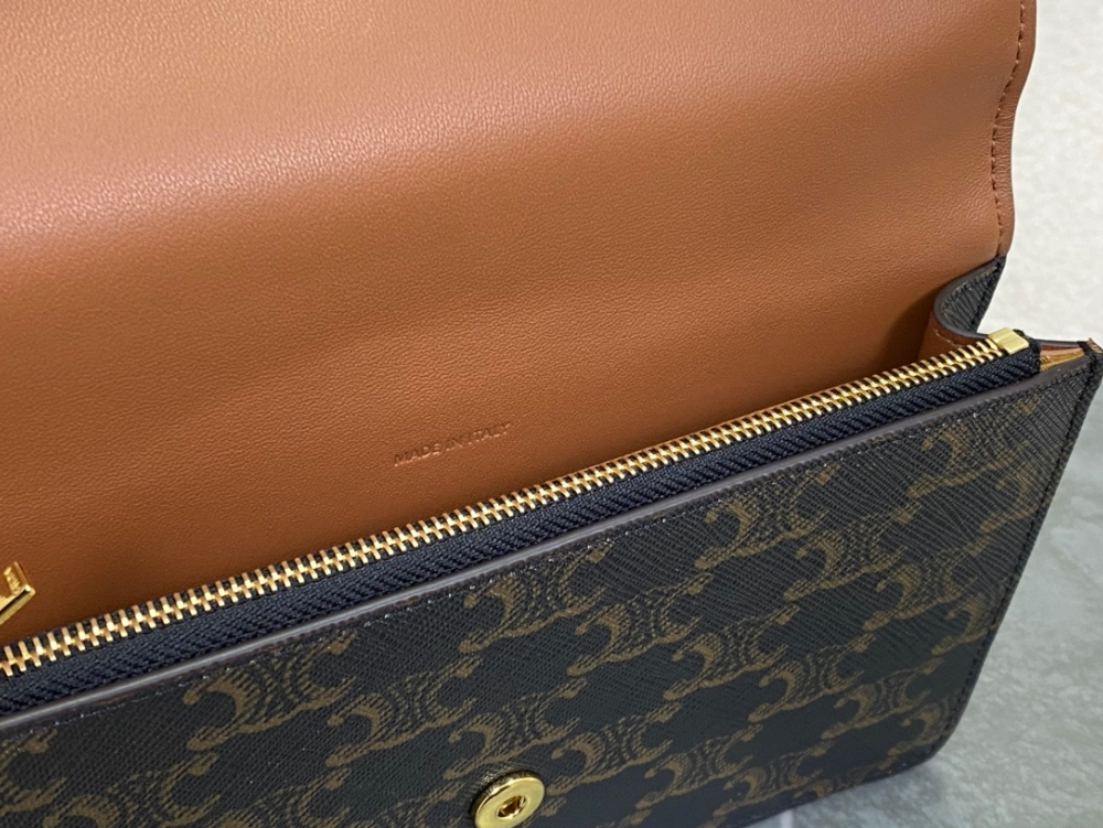 C E L I N E Celine Wallet on strap in Triomphe Canvas 레플리카 9번 이미지 - Bag | 세미샵 레플리카 사이트