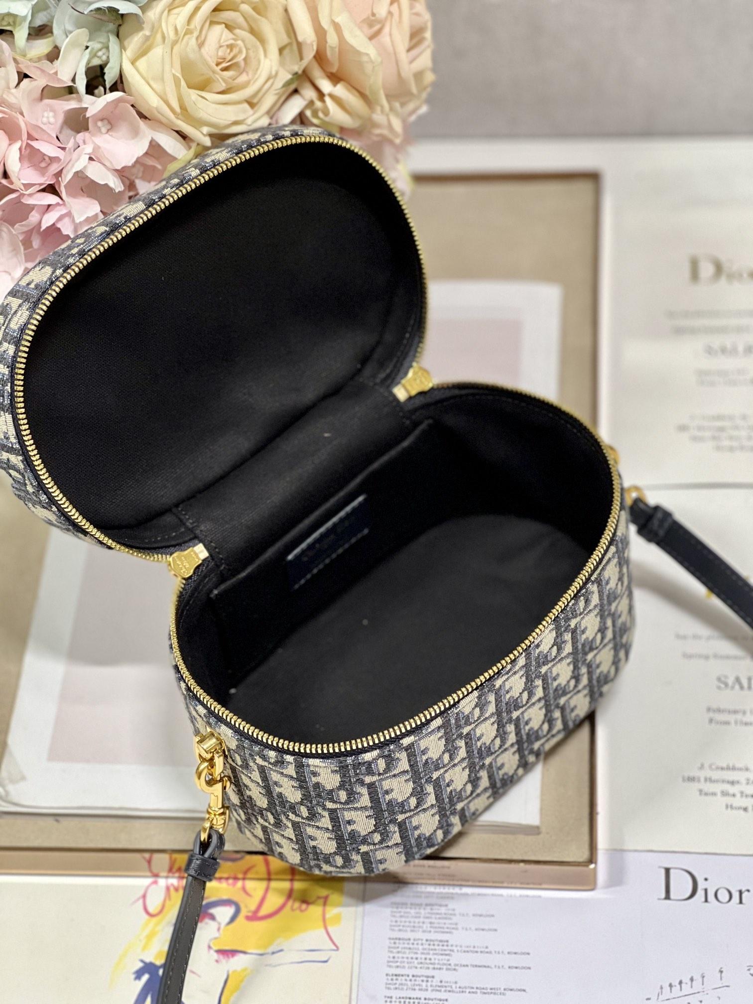 D I O R Dior CD Signature Vanity Case 레플리카 16번 이미지 - Bag | 세미샵 레플리카 사이트