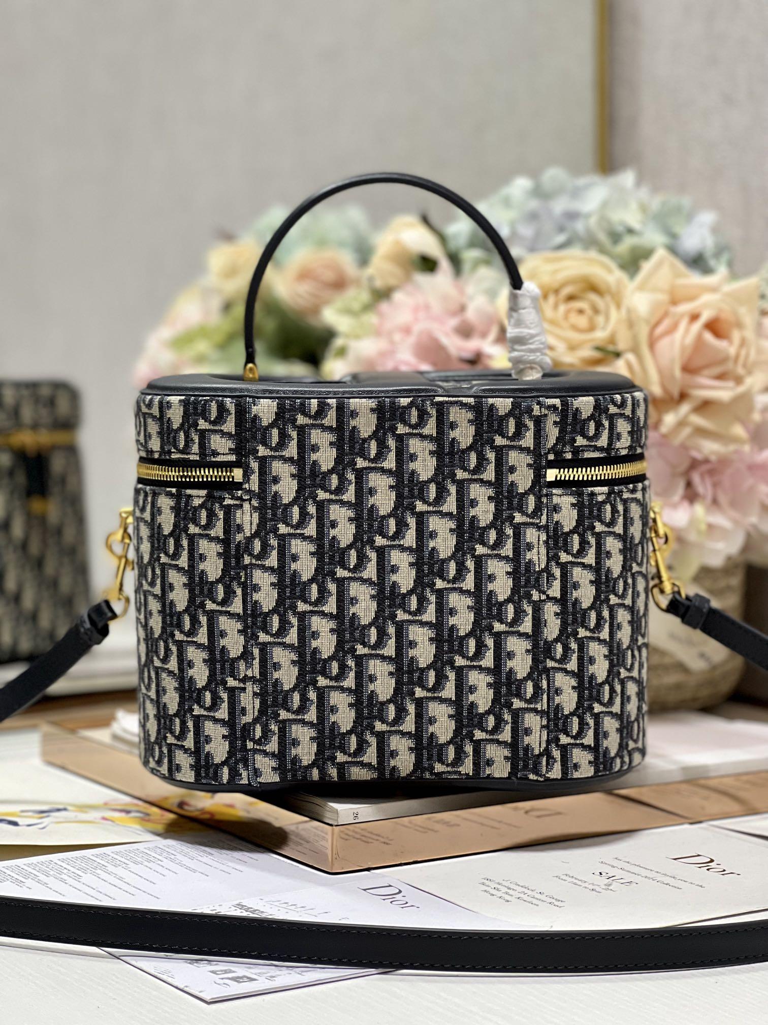 D I O R Dior CD Signature Vanity Case 레플리카 19번 이미지 - Bag | 세미샵 레플리카 사이트