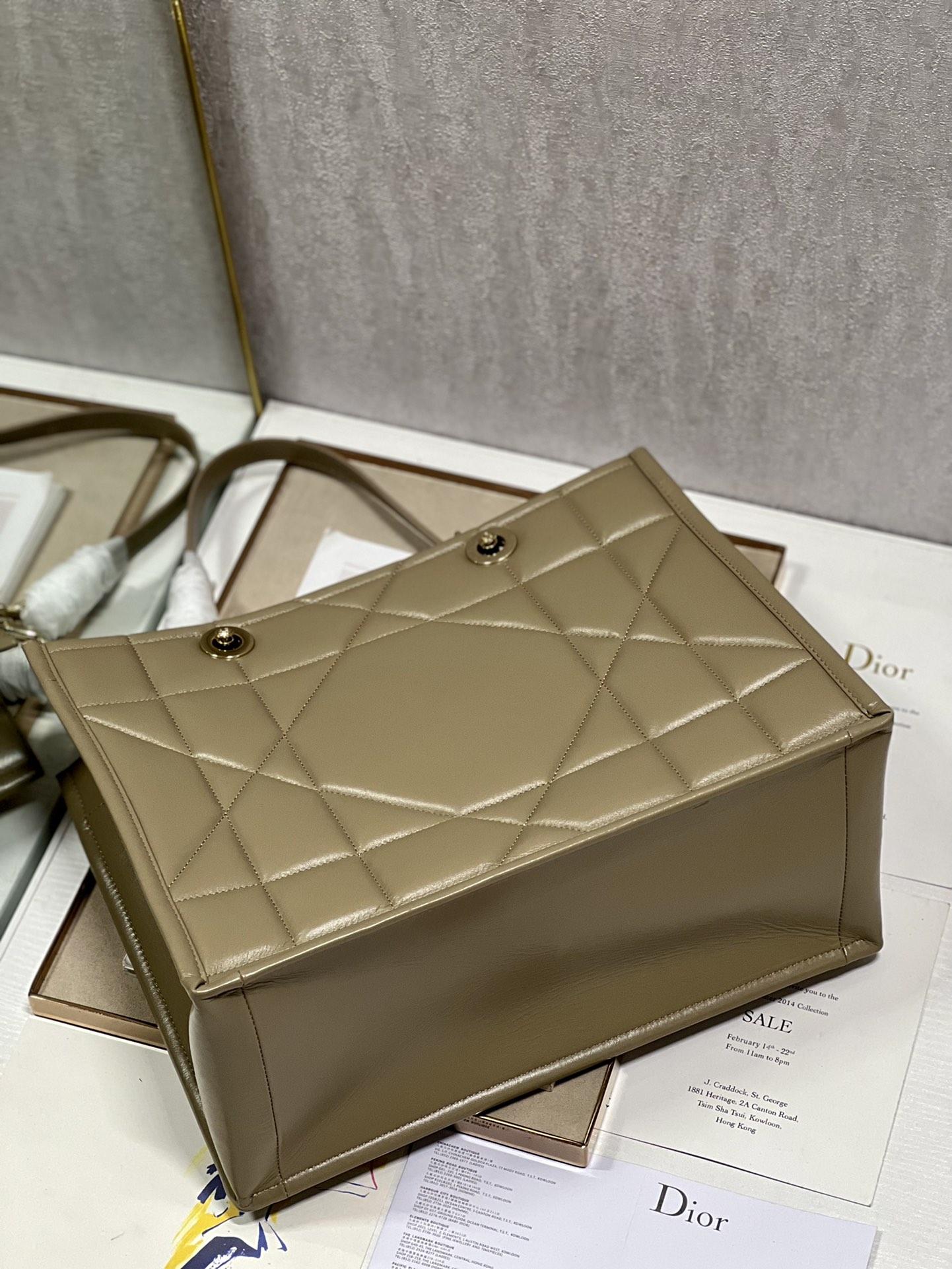 D I O R Dior Essential Tote 레플리카 4번 이미지 - Bag | 세미샵 레플리카 사이트