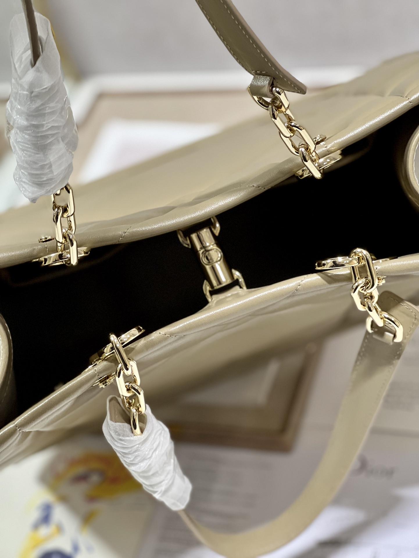 D I O R Dior Essential Tote 레플리카 6번 이미지 - Bag | 세미샵 레플리카 사이트