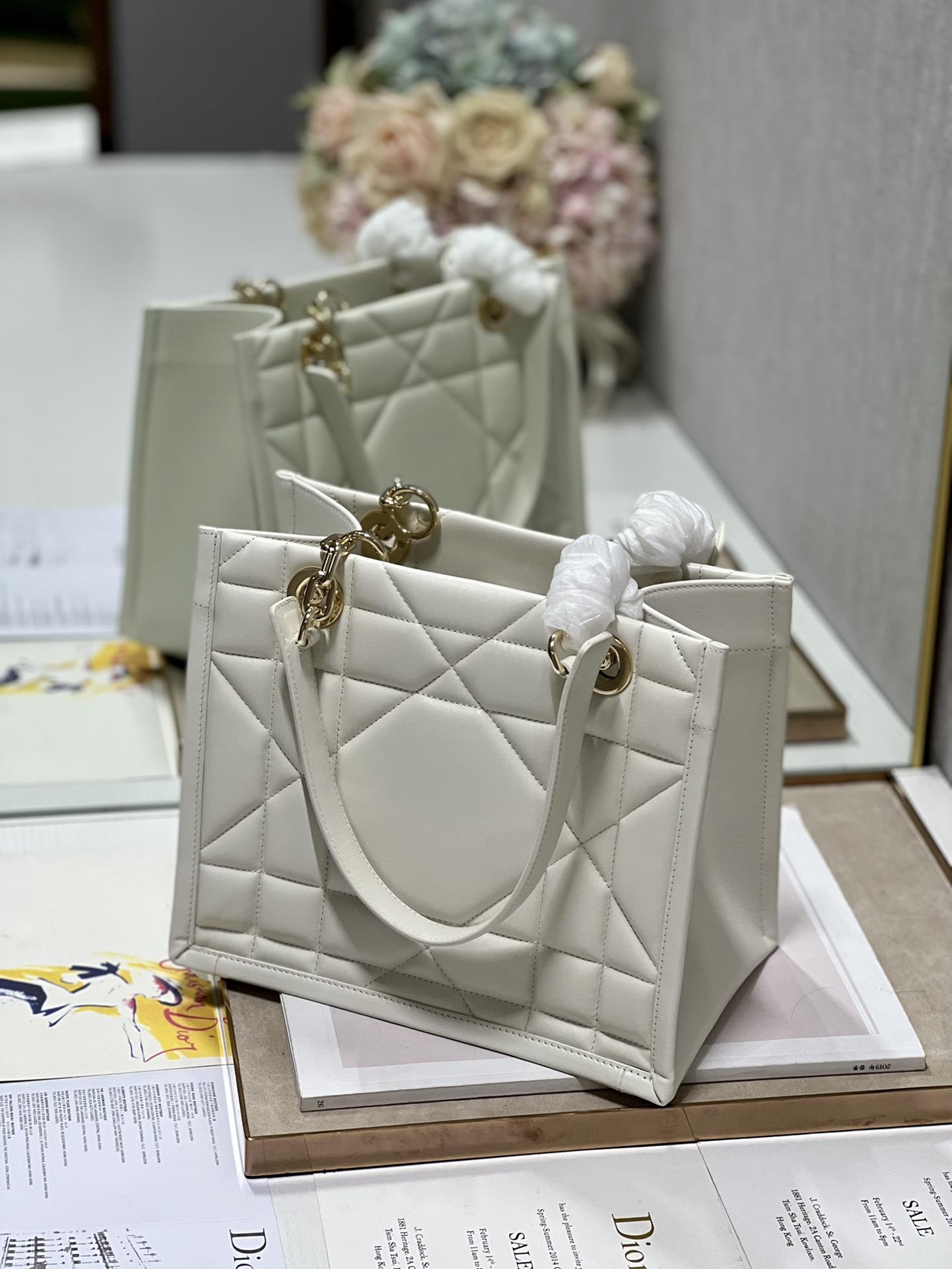 D I O R Dior Essential Tote 레플리카 11번 이미지 - Bag | 세미샵 레플리카 사이트