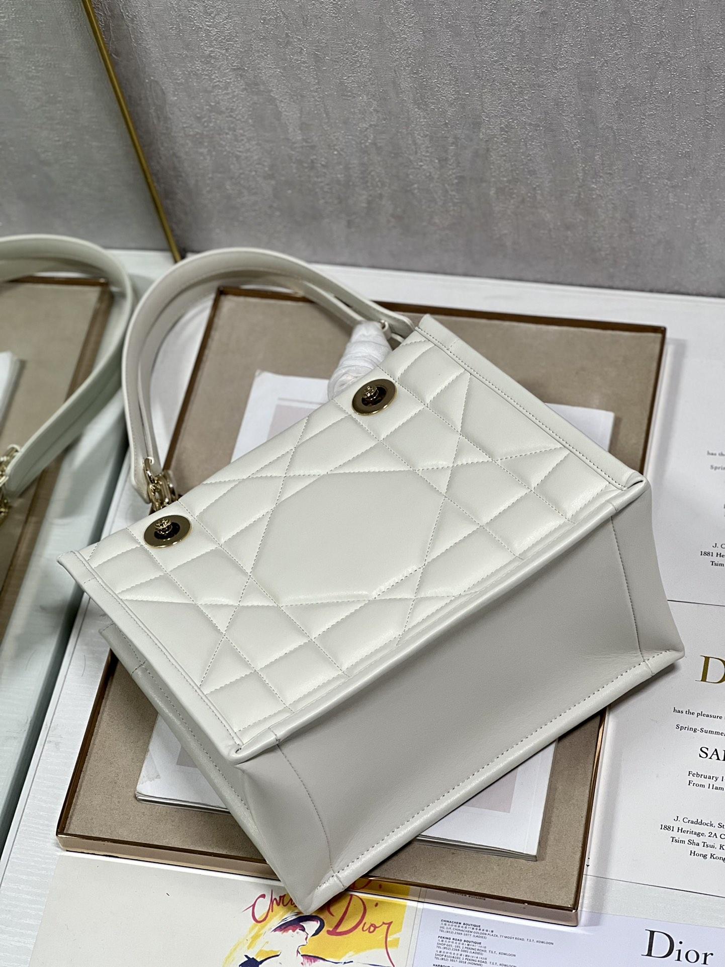 D I O R Dior Essential Tote 레플리카 12번 이미지 - Bag | 세미샵 레플리카 사이트