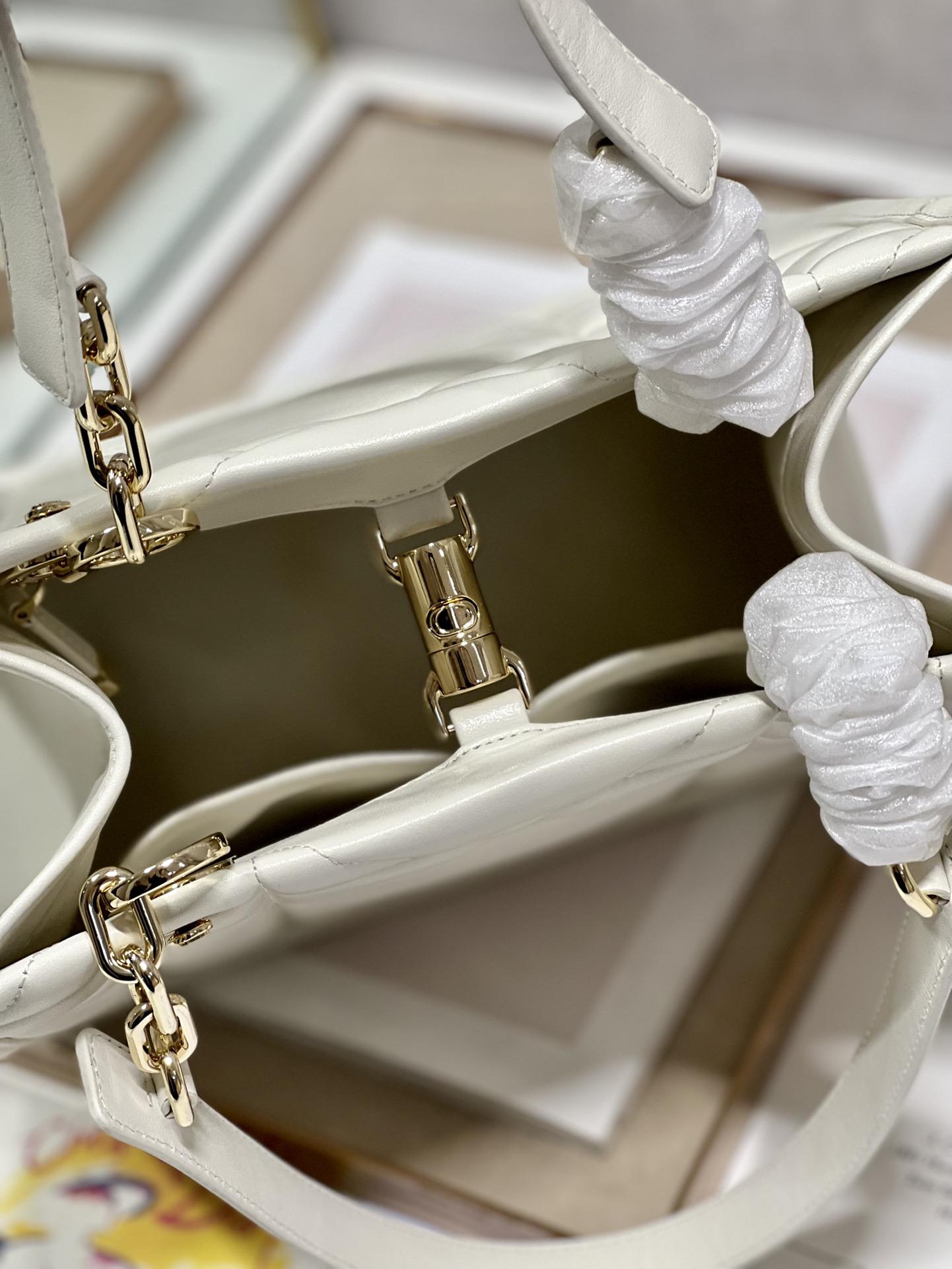 D I O R Dior Essential Tote 레플리카 14번 이미지 - Bag | 세미샵 레플리카 사이트