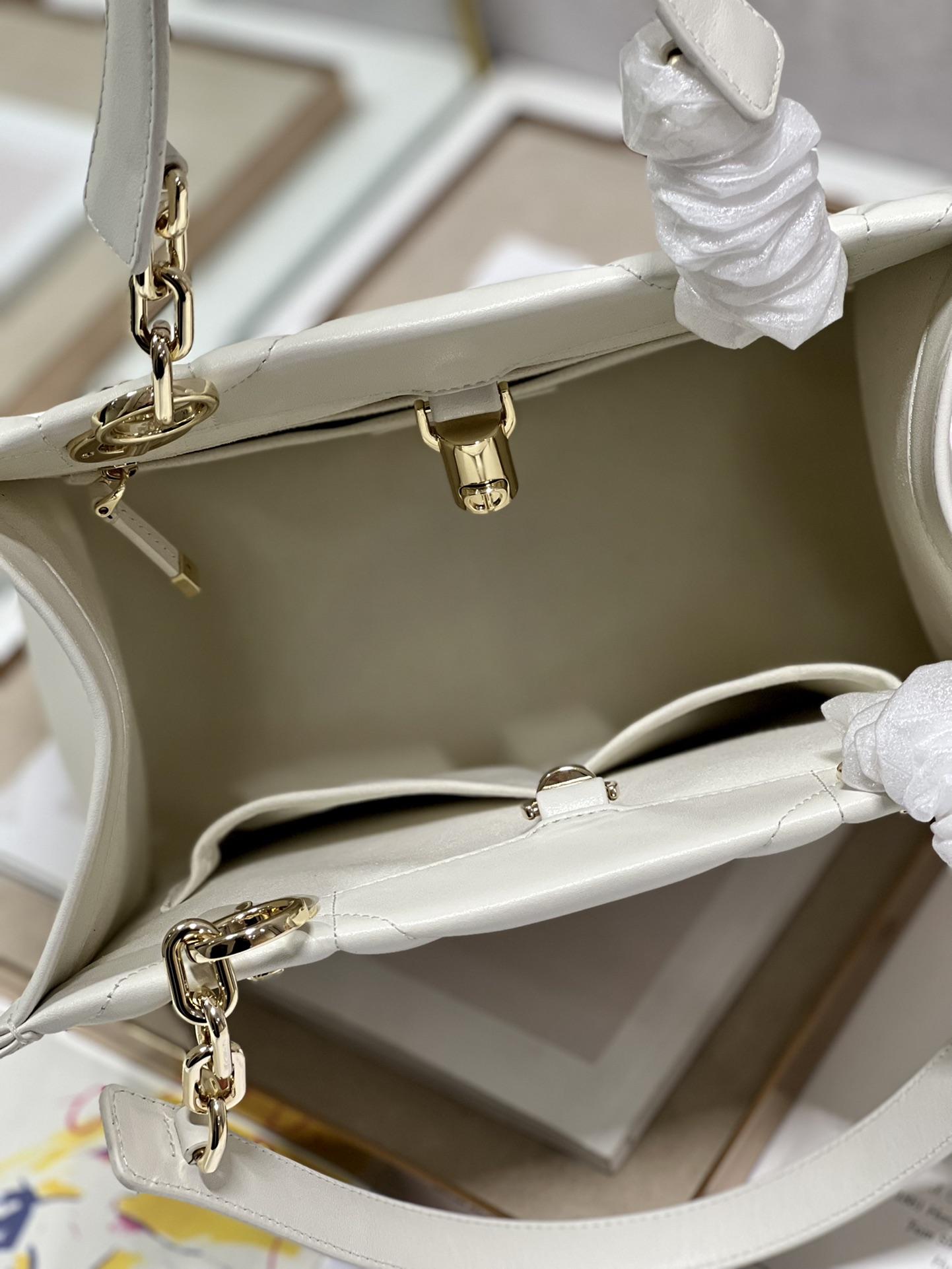 D I O R Dior Essential Tote 레플리카 15번 이미지 - Bag | 세미샵 레플리카 사이트