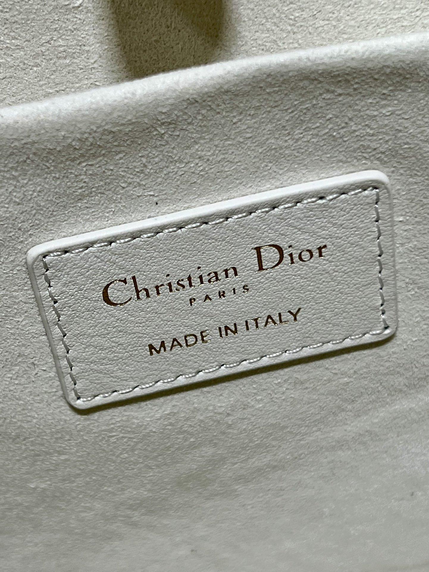 D I O R Dior Essential Tote 레플리카 16번 이미지 - Bag | 세미샵 레플리카 사이트